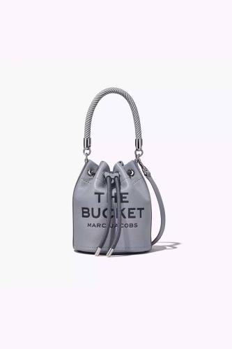 Marc Jacobs γυναικεία δερμάτινη bucket τσάντα με logo print 